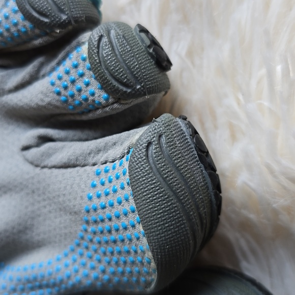 Vibram Fivefingers Toe Shoes - Picture 3 of 7